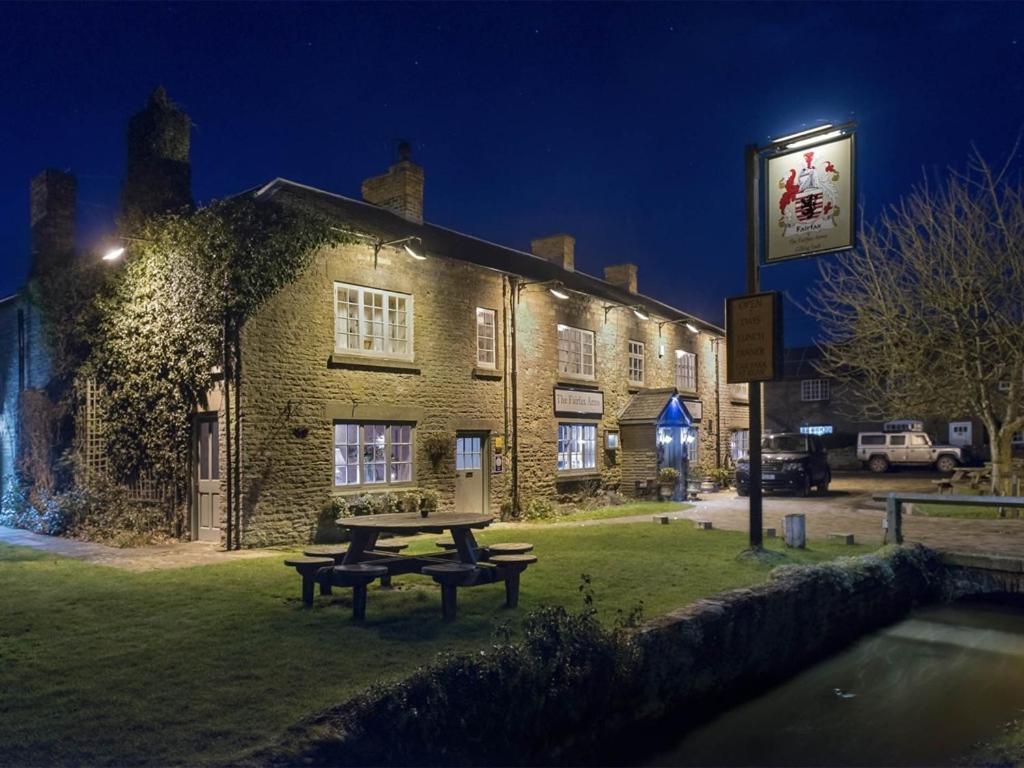 מלון Gilling East The Fairfax Arms מראה חיצוני תמונה